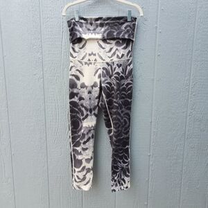 Lululemon Wunder Under Pretty Plume SE Dance Yoga Pilates Athletic Size 6